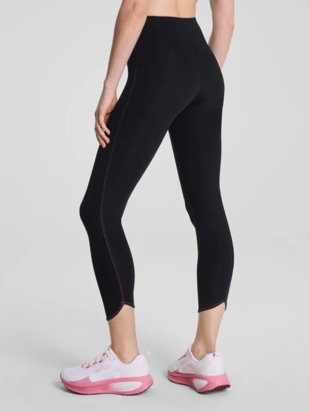SPANX NWT SPANXshape Booty Boost 7/8 Leggings with StayCool Tech Size M